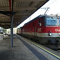 Interrail23 368  Une 1044 (en UM avec und Vectron) passe avec un train de marchandises à Villach