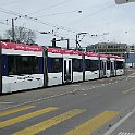 P1040168  De Schlieren Geissweid à Farbhof, les trams VBZ et Limmattalbahn se partagent l'infrastructure