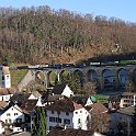 IMG 2270  Ce train de marchandises est venu à peine trop tôt: le soleil n'éclaire pas encore complètement le viaduc