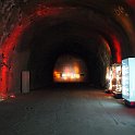 DSC24981  Au bas de l'entrée Mitholz, au bout du tronçon excavé mais non équipé, une exposition sur le tunnel et les projets a été aménagée et peut être visitée (visites organisées uniquement)