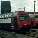 DSC17492  Une Bt modernisée et une Re 450 pas encore modernisée à Zug