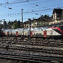 IMG 4715  Passage du RABe 502 203 en gare de Bern. On voit bien les câbles pour capteurs de mesures fixés sur la carrosserie. Ici, l'extrémité 1ère classe.