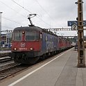 DSC15741  Deux Re 10 en tête d'un long train de containers à Langenthal