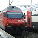 DSCF1066  A Zug: dans la partie en courbe de la gare, des bordures synthétiques ont àtà apposées contre le quai pour réduire l'écart entre le quai et le train.