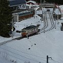 P1030742  La 31 que l'on reconnaît aux trois fenêtres frontales et au pantographe vient de quitter Winteregg en direction de Mürren