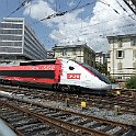 P1000822  Un TGV en route pour les voies de garage des Paleyres