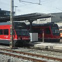 P1000417  Un GTW attend à Langenthal son prochain service vers St. Urban à côté d'une STAR à destination de Solothurn.