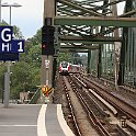 Rame ET 490 du S-Bahn arrivant sur les ponts sur l'Elbe, photographiée depuis la station Elbbrücken