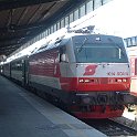 1014 avec un train en provenance de Budapest. Wien Süd