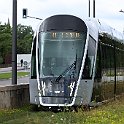 Tram de Luxembourg près de la station de Pfaffenthal-Kirchberg. On note qu'il n'a pas de caténaire