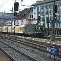 Re 4/4 II verte avec um train de wagons frigoriphiques à Olten