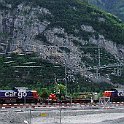 Une rame avec 2 Am 843 qui vient de sortir du tunnel de base du Gothard, deux jours avant son inauguration