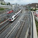 Une Flirt arrive en gare de Lausanne