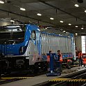 La locomotive la plus ancienne et la plus moderne de celles présentées au dépôt étaient nez à nez.