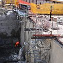 Derrière la paroi de béton se trouve le tube du tunnel (construit en tranchée couverte)