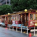 Cablecar de California Street. Sur cette ligne il n'y a pas de plaque tournante, les cable car circulent dans les deux sens (on notera aussi la différence avec ceux des autres lignes dans la disposition.